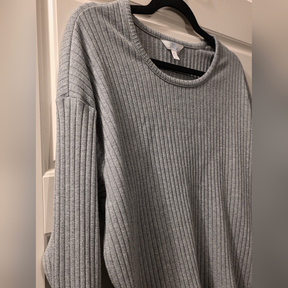 Scoop Neck Rib Knit Semi Crop Top - Picture 2 of 4